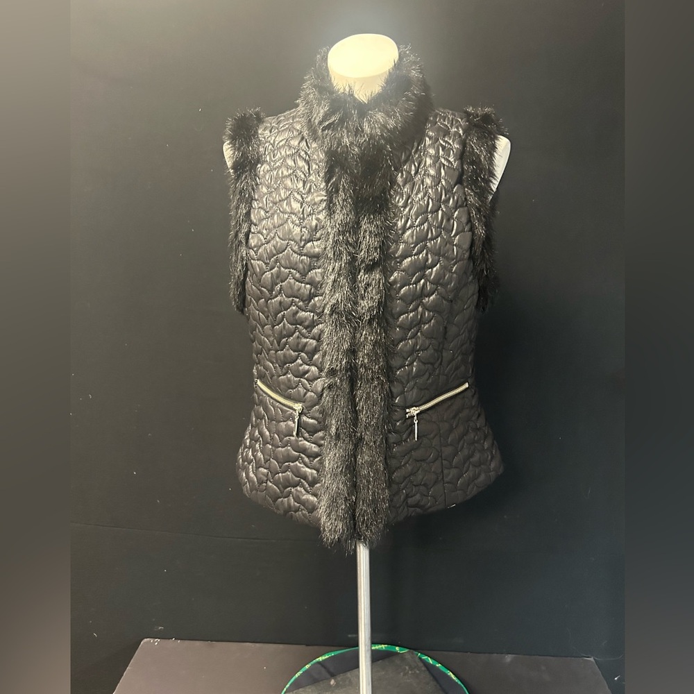 Peter Nygard Black Quilted Vest with Faux Fur Trim - Picture 2 of 9